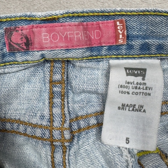 Vintage Levi’s Boyfriend 100% Cotton Worn In Light Blue Denim Shorts Size 5 - Picture 15 of 16